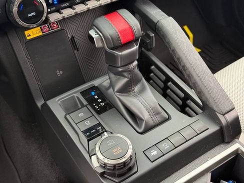 Used 2025 Toyota Tacoma Limited AWD/4WD image 32