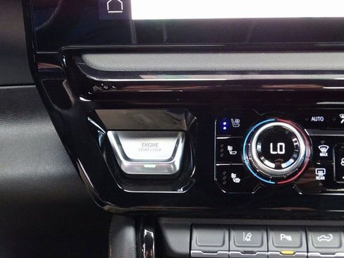 Used 2025 GMC Sierra 2500 AT4 w/ AT4 Premium Plus Package image 40