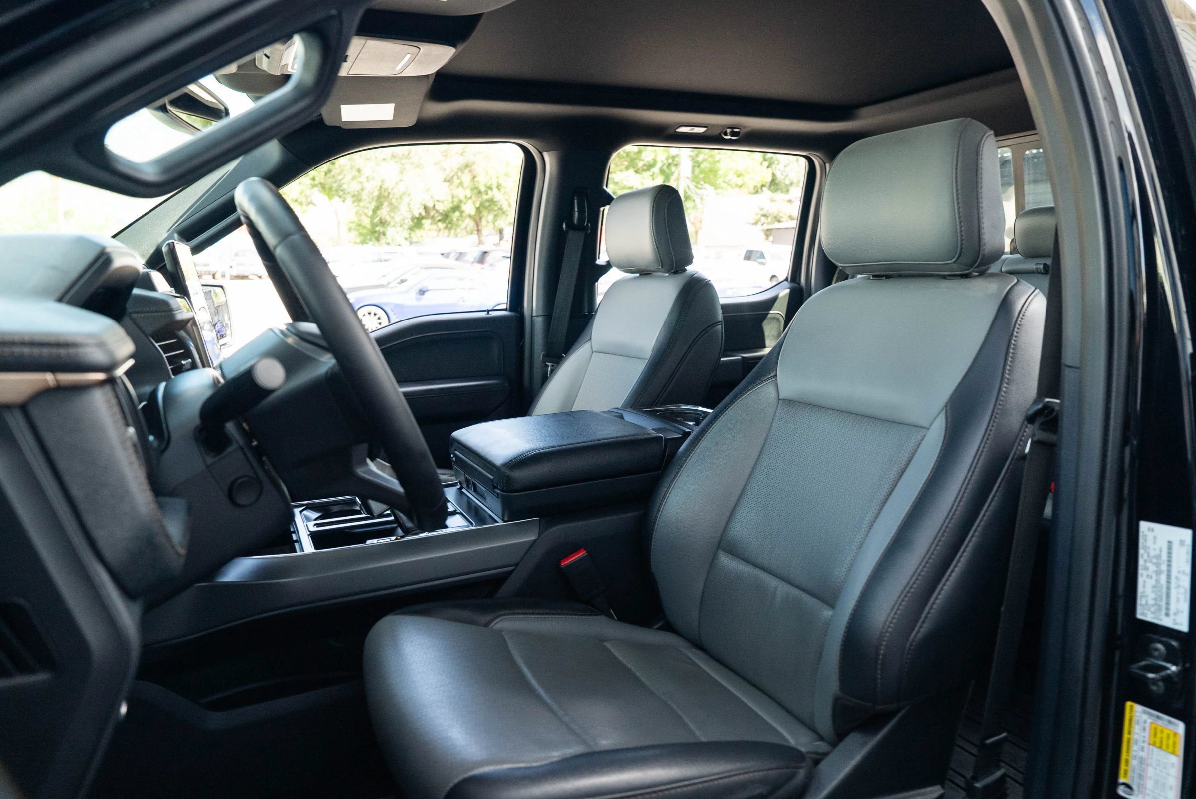 Used 2025 Ford F150 Lightning Lariat AWD/4WD image 12
