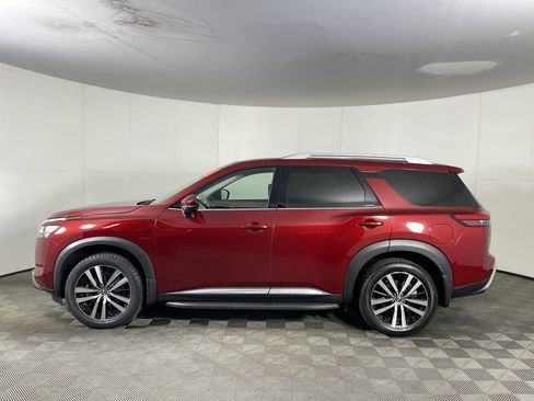 Used 2023 Nissan Pathfinder Platinum image 3