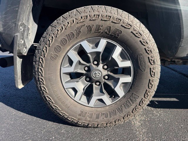 Certified 2023 Toyota Tacoma TRD Off-Road AWD/4WD image 10