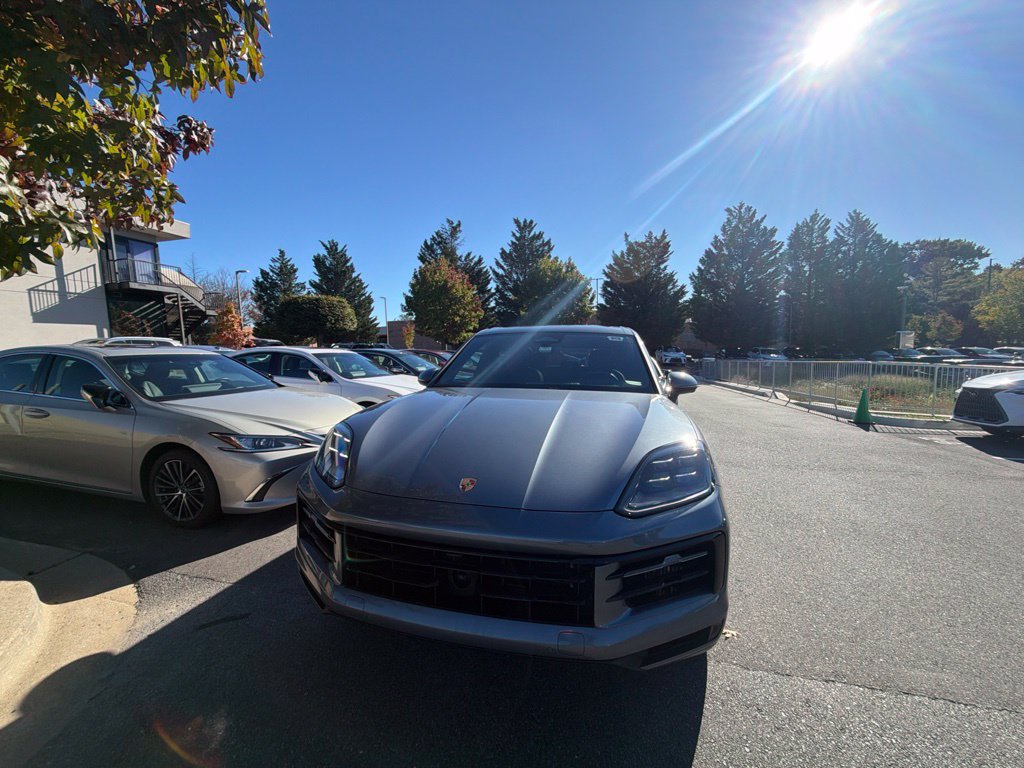Used 2026 Porsche Cayenne S AWD/4WD image 2