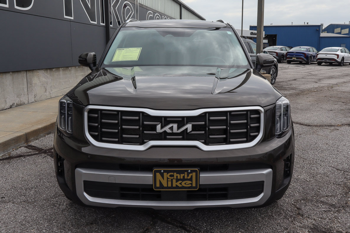 Used 2025 Kia Telluride S FWD image 2