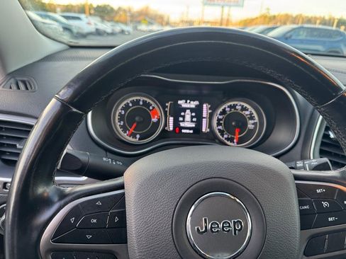 Used 2020 Jeep Cherokee Latitude w/ Cold Weather Group AWD/4WD image 13