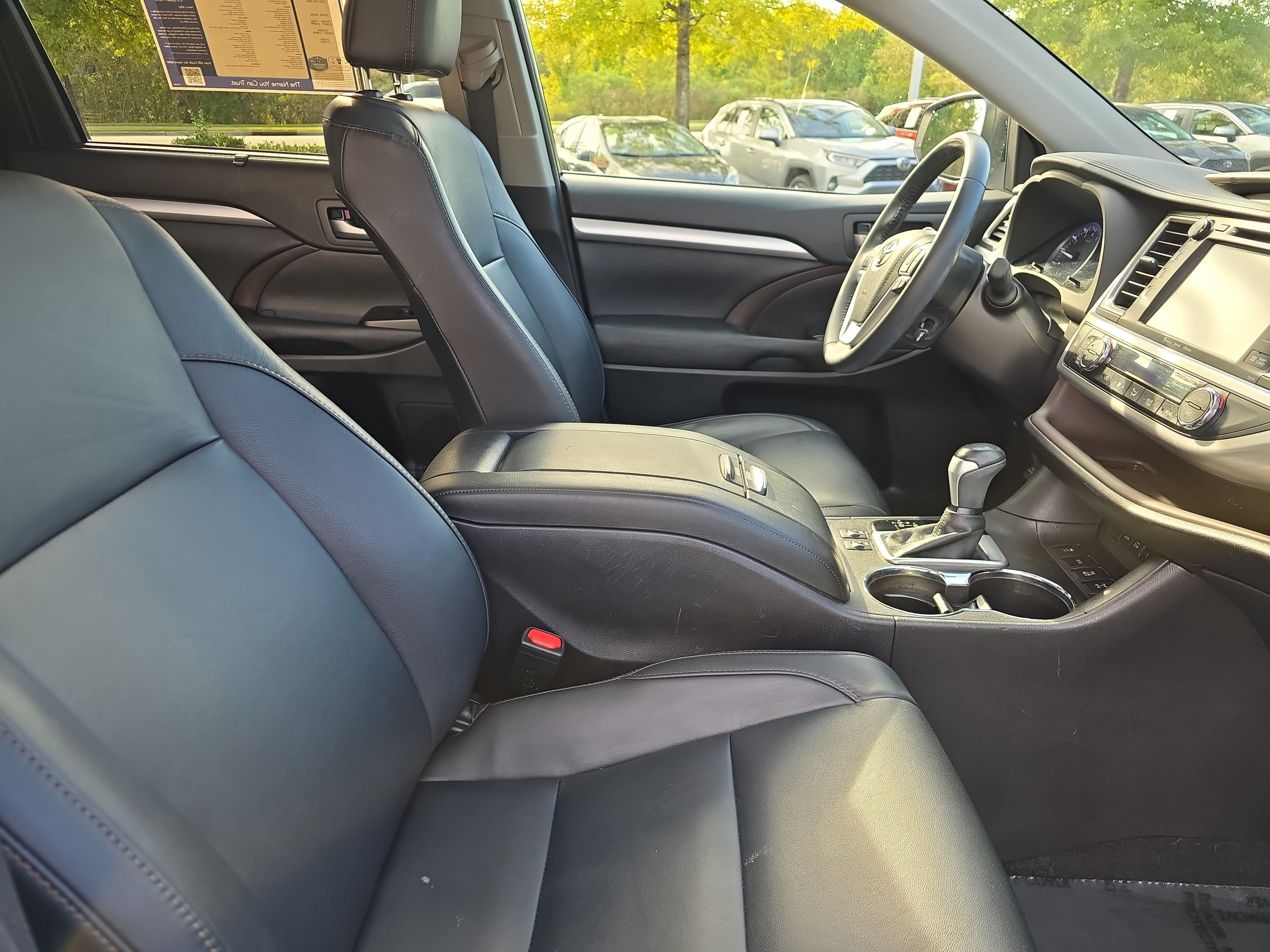 Used 2017 Toyota Highlander XLE AWD/4WD image 10
