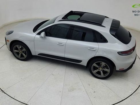 Used 2024 Porsche Macan AWD/4WD image 78