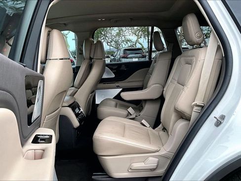 Used 2020 Lincoln Aviator Reserve w/ Equipment Group 201A image 6