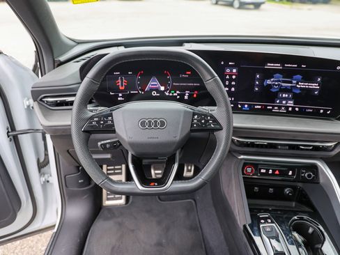 Used 2025 Audi SQ5 Premium Plus AWD/4WD image 36