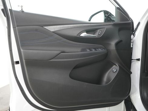 Used 2024 Buick Envista Sport Touring w/ Experience Buick Package FWD image 17