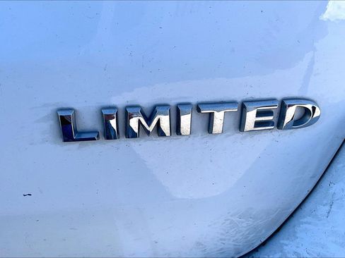 Used 2018 Jeep Grand Cherokee Limited image 25