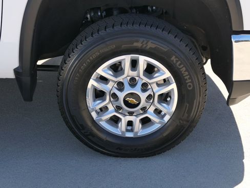 Used 2024 Chevrolet Silverado 2500 LT image 26