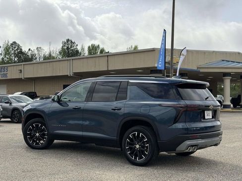 New 2026 Chevrolet Traverse LT image 12
