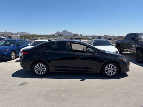 Used 2025 Toyota Corolla LE FWD image 3