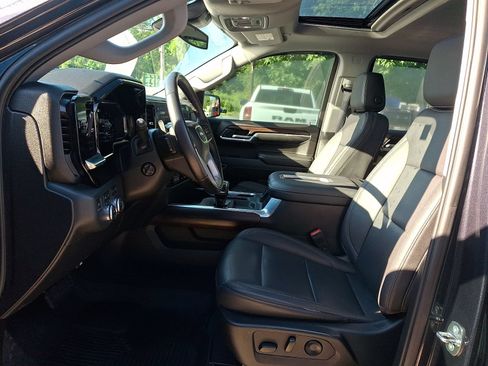 Used 2022 GMC Sierra 1500 SLT w/ SLT Premium Plus Package AWD/4WD image 13