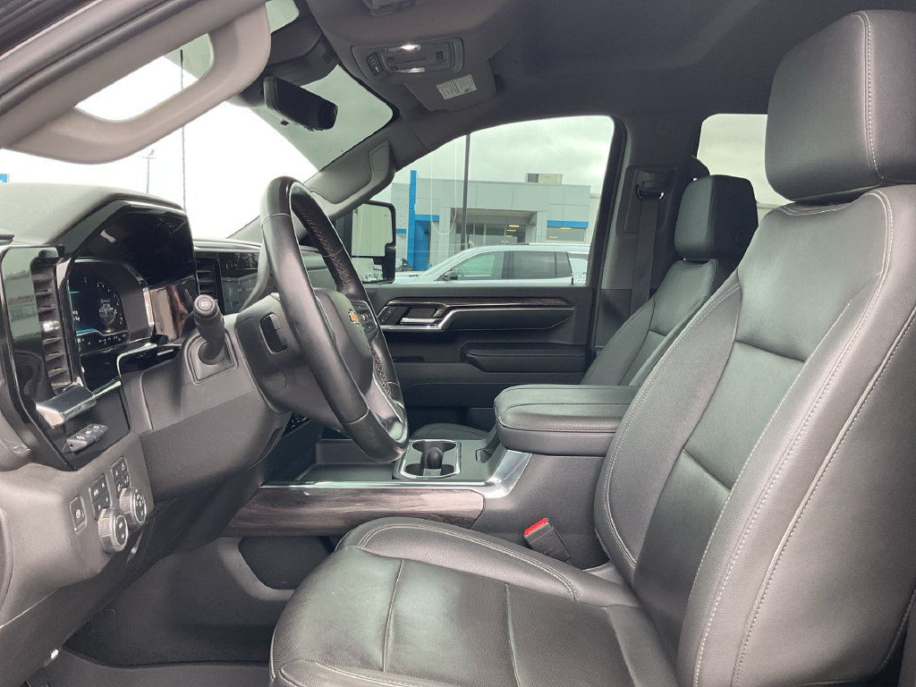 Used 2024 Chevrolet Silverado 2500 LTZ w/ LTZ Convenience Package AWD/4WD image 16
