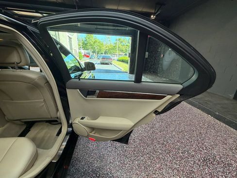 Used 2009 Mercedes-Benz C 300 4MATIC Sedan image 33