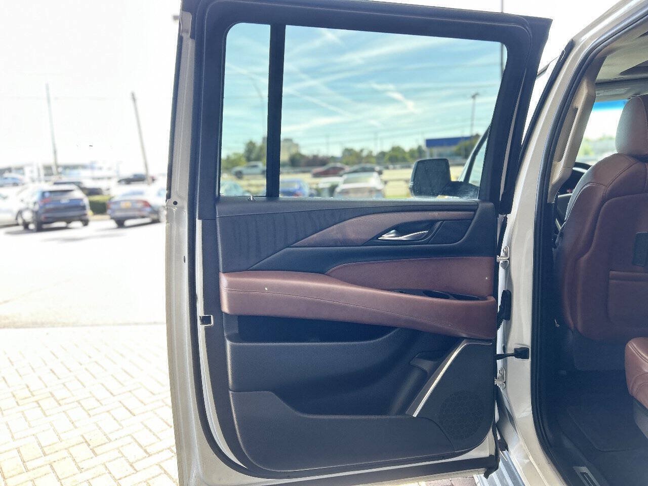 Used 2017 Cadillac Escalade ESV Luxury AWD/4WD image 45