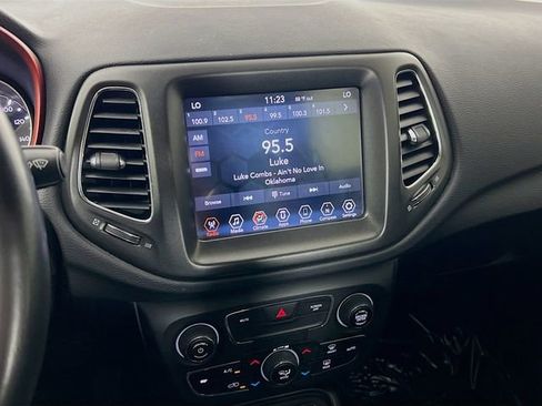 Used 2019 Jeep Compass Trailhawk AWD/4WD image 17