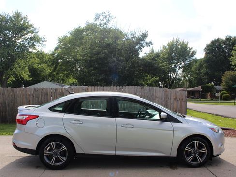 Used 2014 Ford Focus SE w/ SE Sport Package FWD image 11