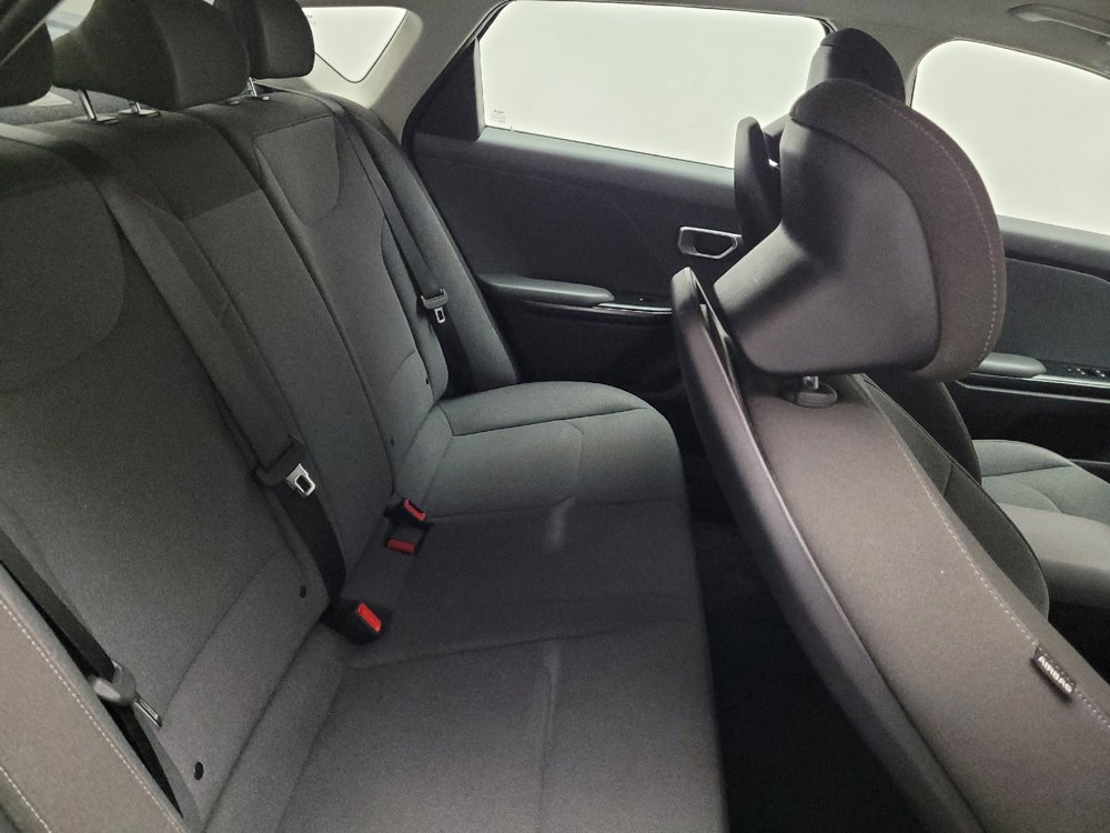 Used 2025 Kia K4 FWD image 19