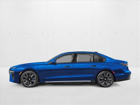 New 2026 BMW 750e xDrive image 3