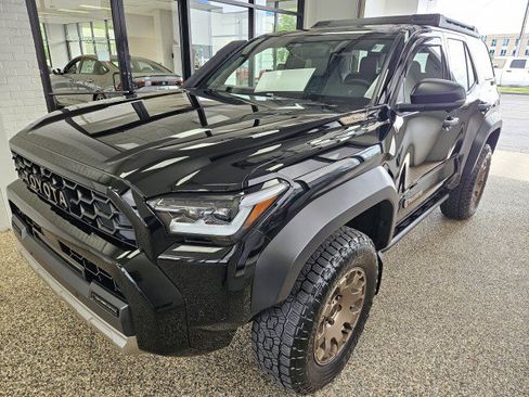 Used 2025 Toyota 4Runner Trailhunter AWD/4WD image 5