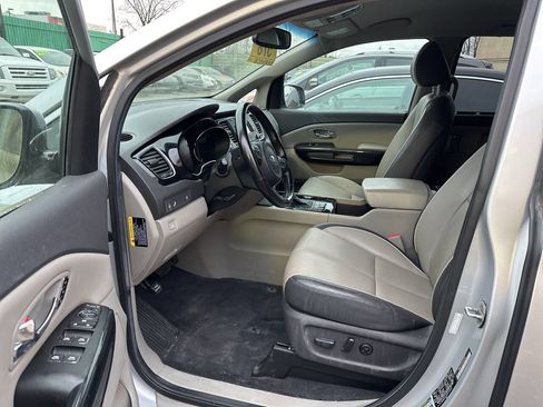 Used 2016 Kia Sedona EX image 3