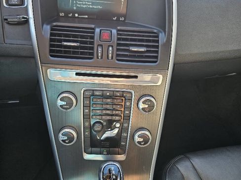 Used 2016 Volvo XC60 T5 Premier image 14