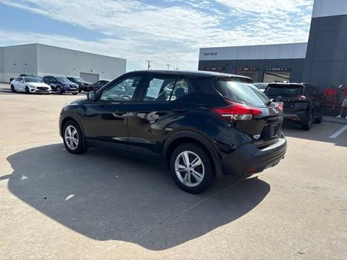 Used 2020 Nissan Kicks S FWD image 4