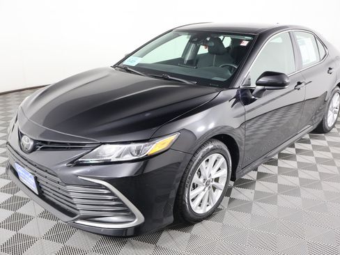 Used 2024 Toyota Camry LE image 10