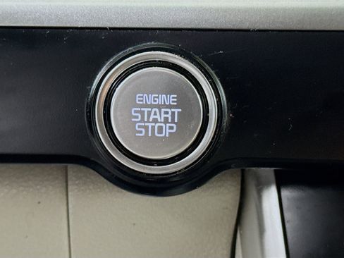 Used 2023 Kia Carnival LX FWD image 21