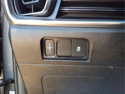 Used 2024 Kia Sorento S image 19