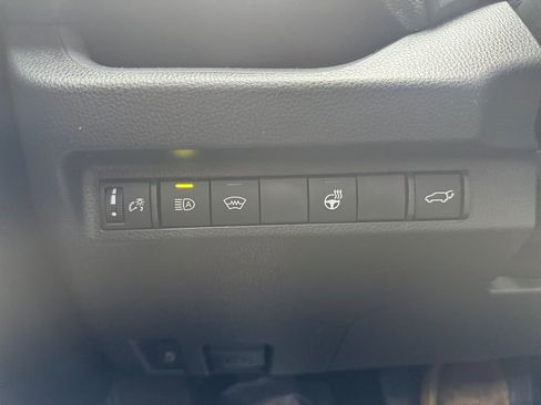 Used 2024 Toyota RAV4 XLE Premium image 28