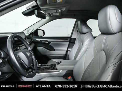 Used 2021 Toyota Highlander Platinum image 5