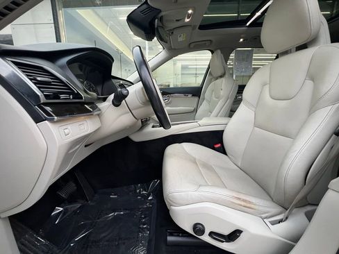 Used 2018 Volvo XC90 T5 Momentum w/ Convenience Package image 16