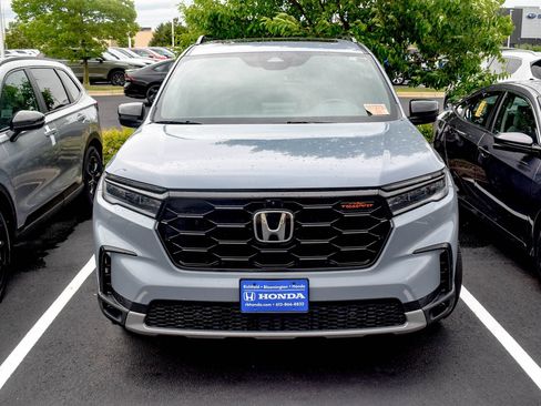 Used 2023 Honda Pilot TrailSport image 3