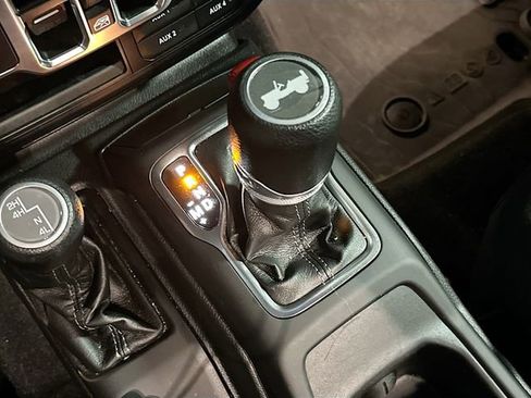 Used 2024 Jeep Wrangler Sport S image 17