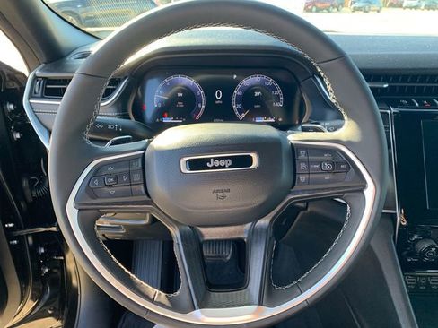 Used 2025 Jeep Grand Cherokee Laredo X w/ Luxury Tech Group I image 21