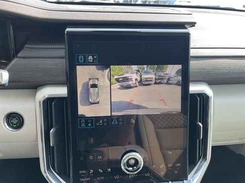 Used 2025 GMC Acadia Denali w/ Super Cruise Package FWD image 24