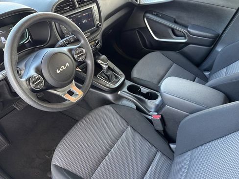 Used 2024 Kia Soul LX w/ Option Group 015 FWD image 5