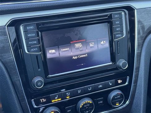 Used 2017 Volkswagen Passat 1.8T SEL Premium image 30