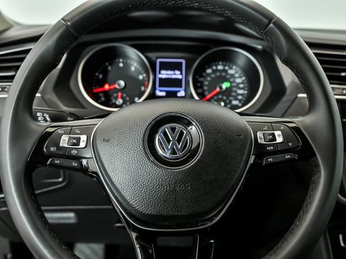 Used 2020 Volkswagen Tiguan SE AWD/4WD image 18