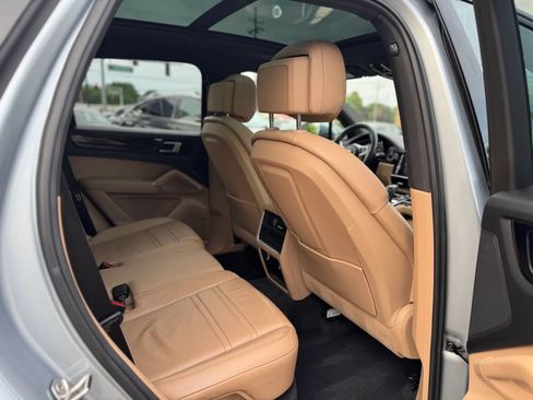 Used 2020 Porsche Cayenne AWD/4WD image 17