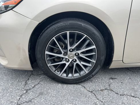 Used 2017 Lexus ES 350 w/ Luxury Package FWD image 12