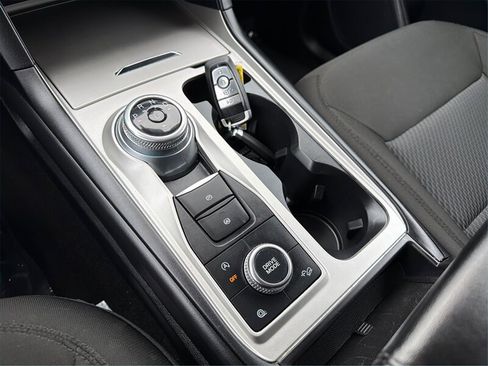 Used 2022 Ford Explorer XLT image 32