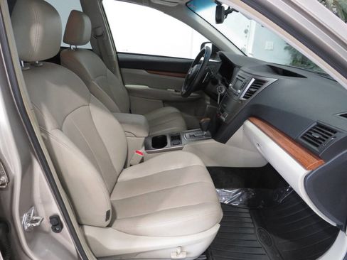 Used 2014 Subaru Outback 2.5i Limited w/ Moonroof Package AWD/4WD image 10