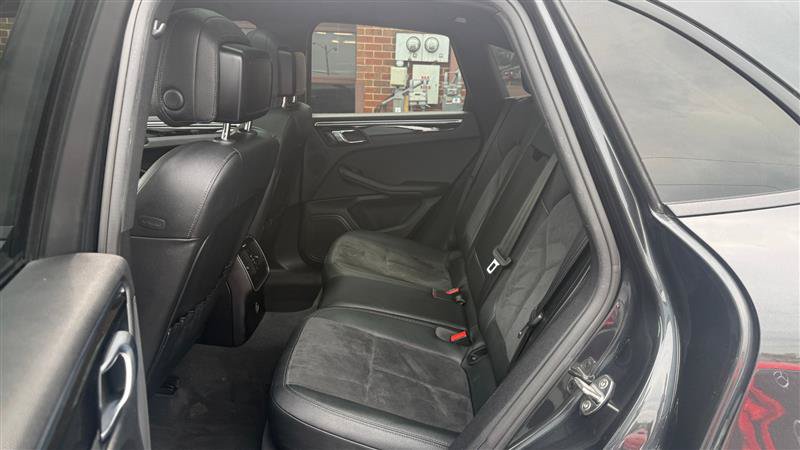 Used 2018 Porsche Macan AWD/4WD image 16