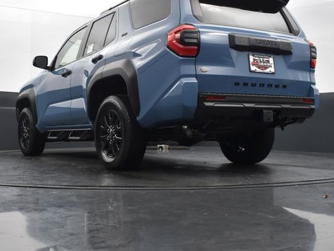 Used 2025 Toyota 4Runner SR5 AWD/4WD image 39