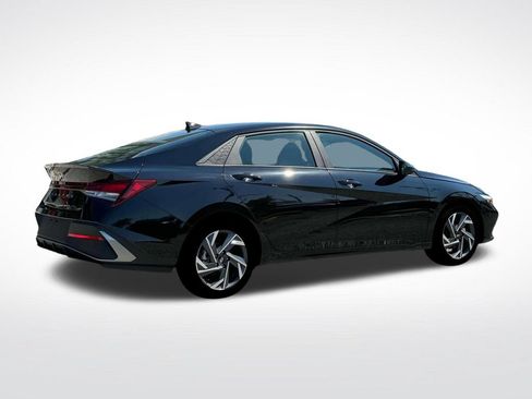 Used 2025 Hyundai Elantra Sport FWD image 10