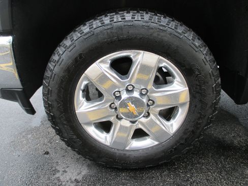 Used 2023 Chevrolet Silverado 2500 LTZ w/ LTZ Plus Package image 9